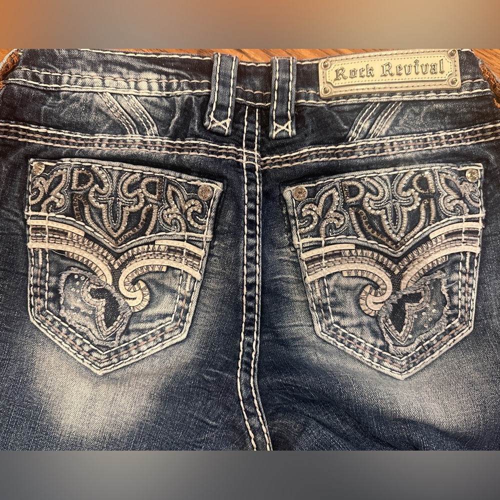 ❤️‍🔥RockRevival Sz 27, MidRise Straight leg ❤️‍🔥